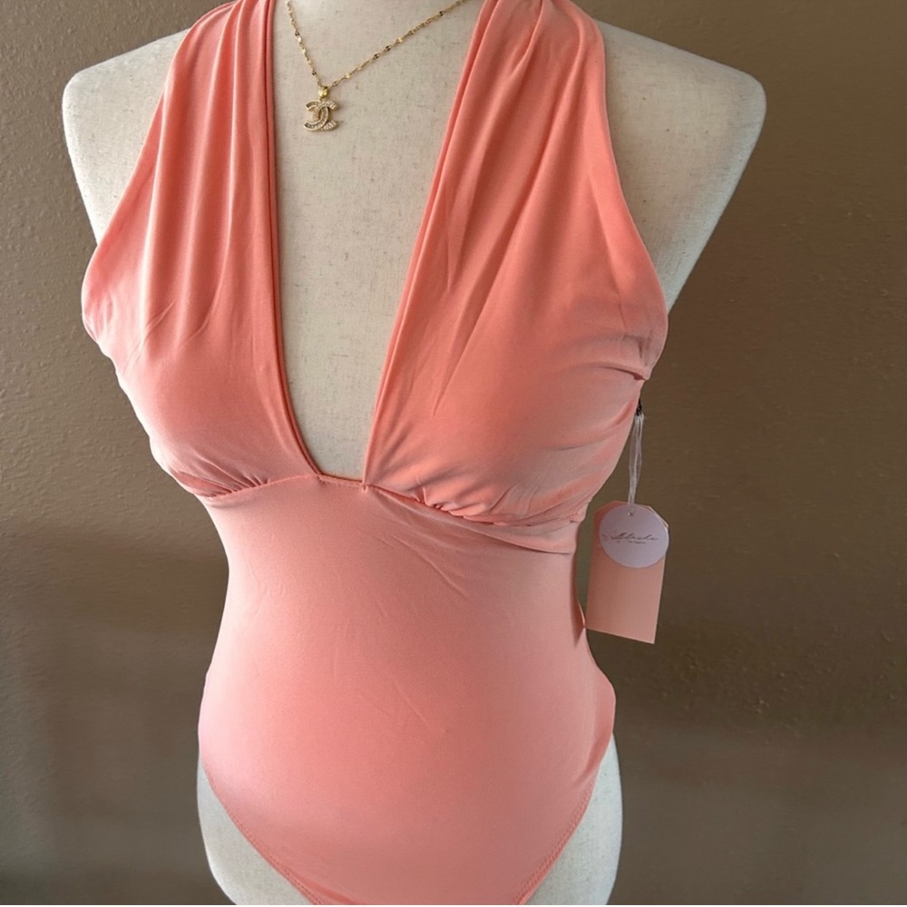 Halter v neckline bodysuit - Picture 4 of 7